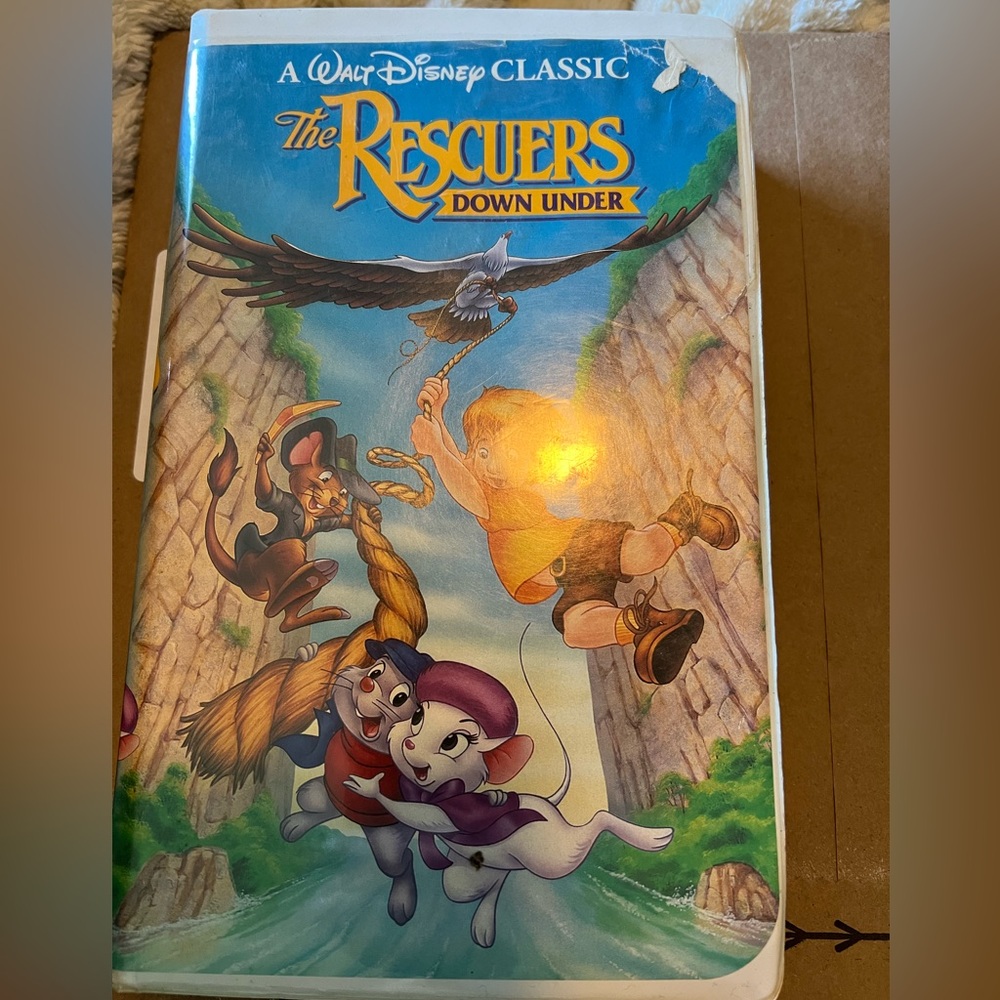 Disney Black Diamond Edition The Rescuers Down Under Summer Lead VHS‎